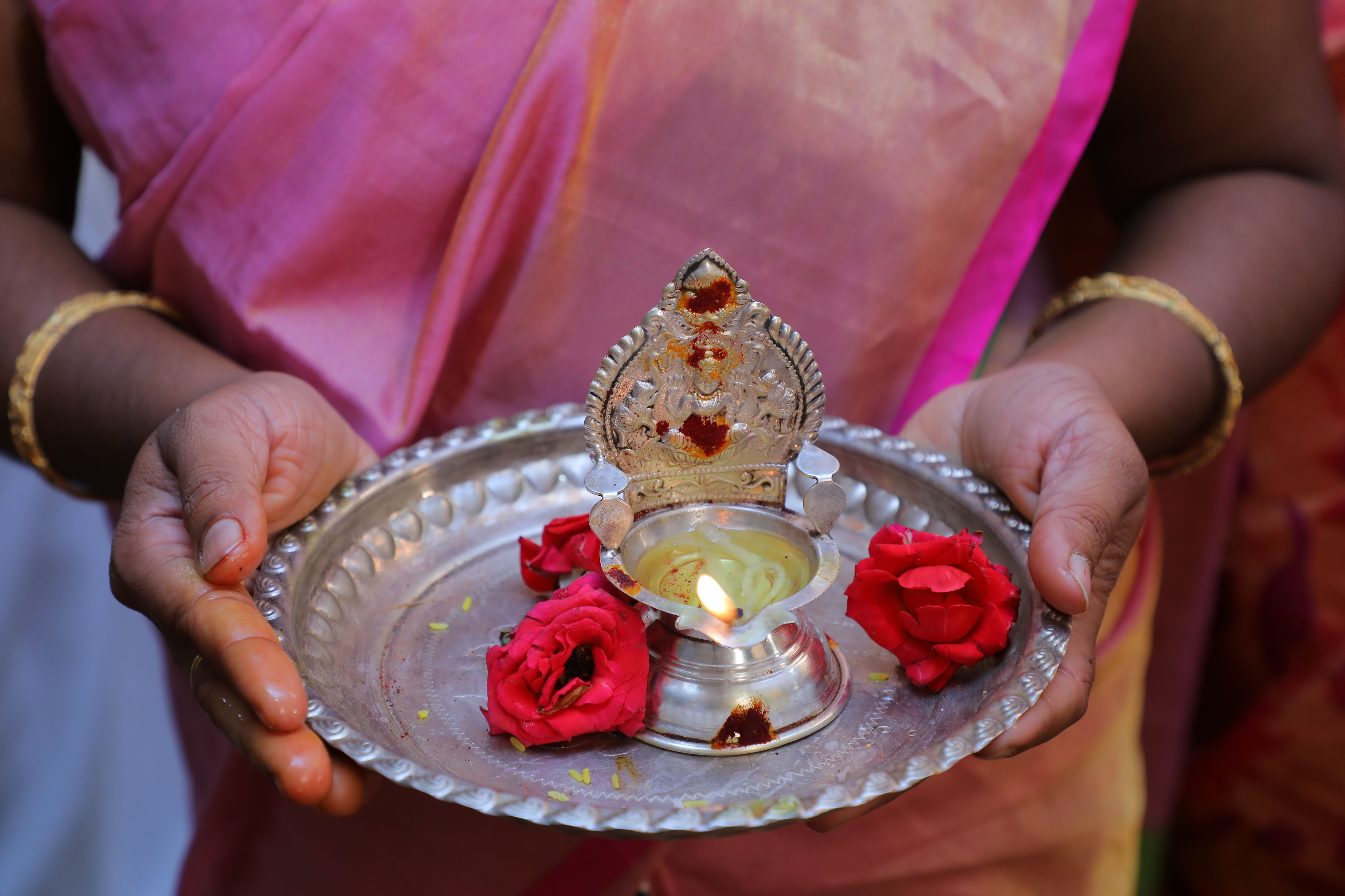 नवग्रह शांति पूजा: कब, क्यों और कैसे करें?